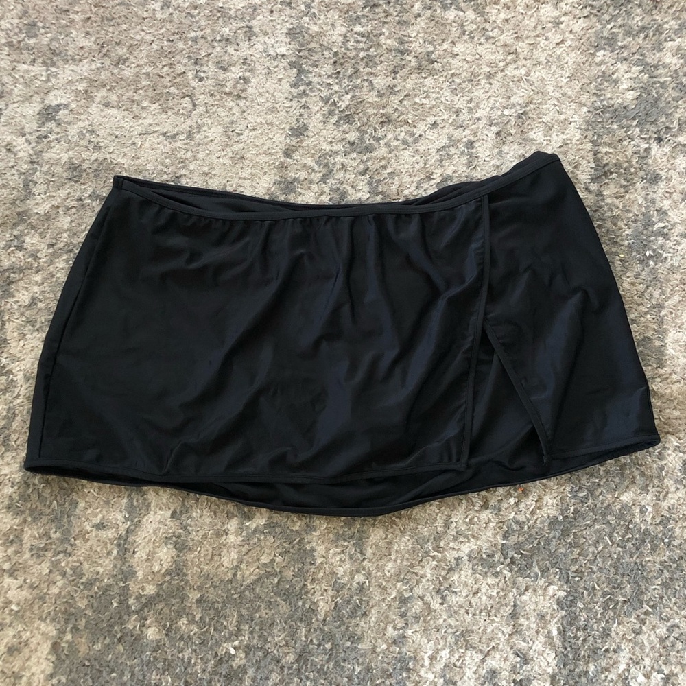 Black Skirt-style Swim Bottom